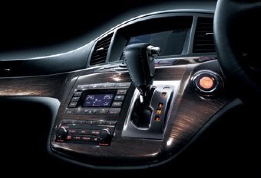  Nissan Elgrand 2011 года  (фото 14 из 44)